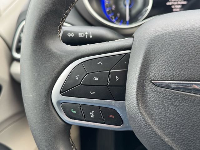 Used 2024 Chrysler Pacifica Touring-L image 24