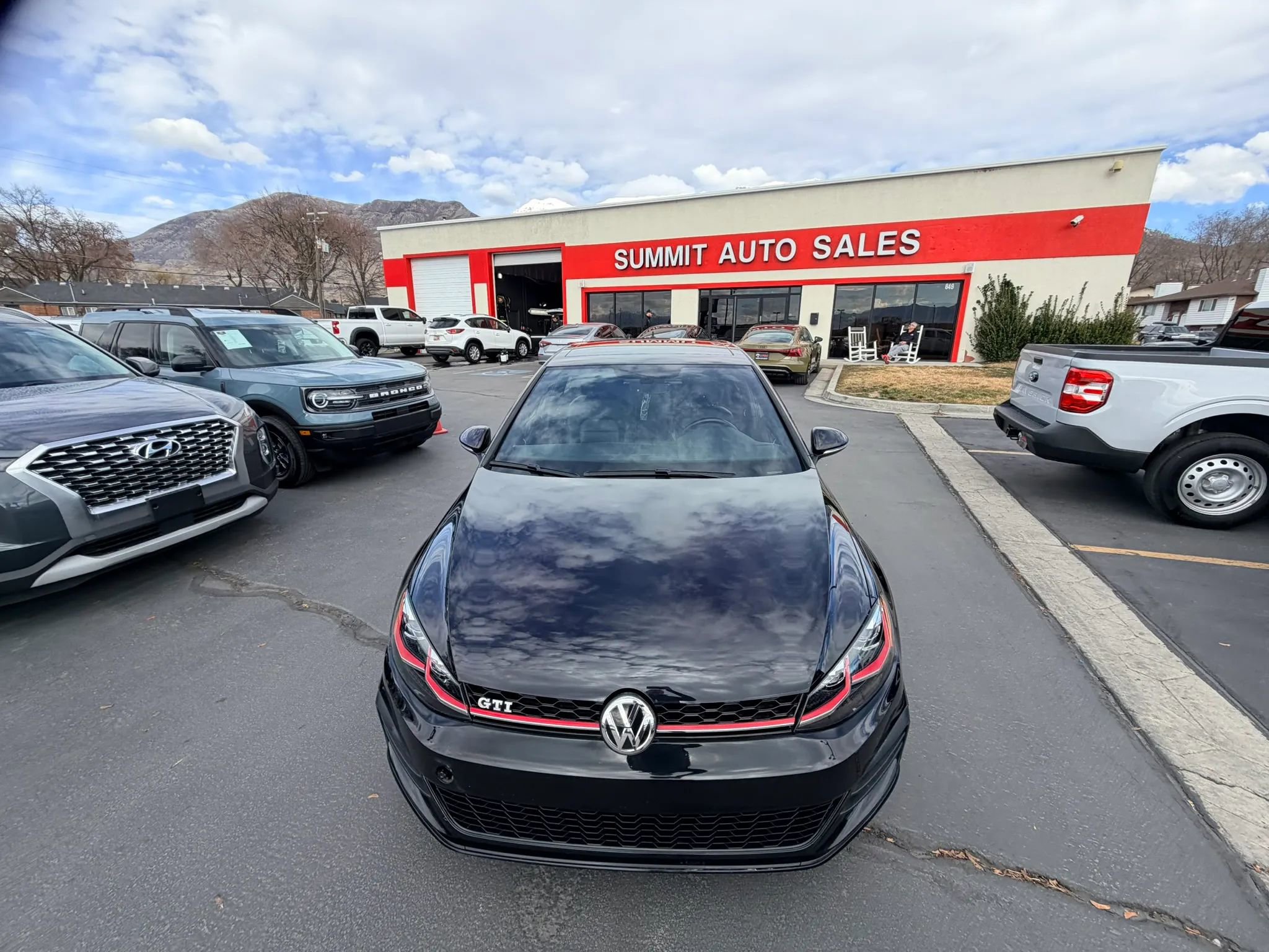 Used 2021 Volkswagen GTI SE FWD image 9
