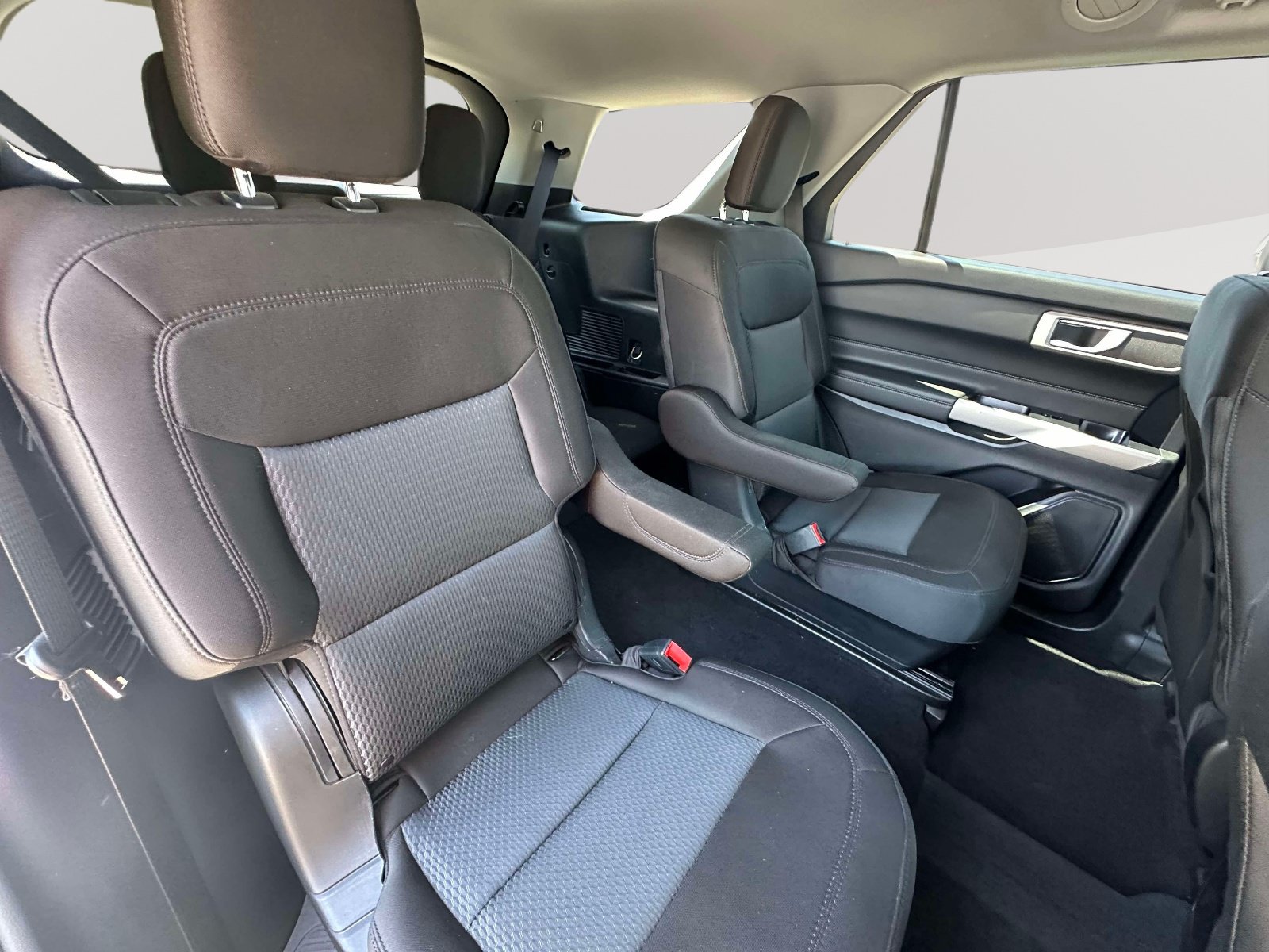 Used 2023 Ford Explorer XLT AWD/4WD image 21