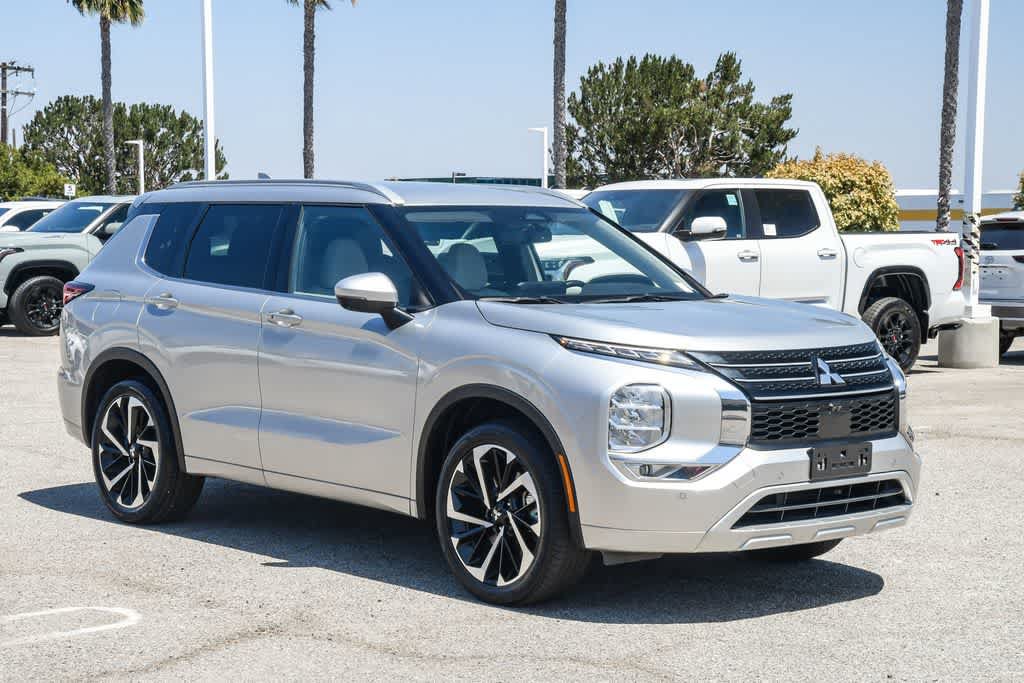 Used 2022 Mitsubishi Outlander SEL FWD image 3