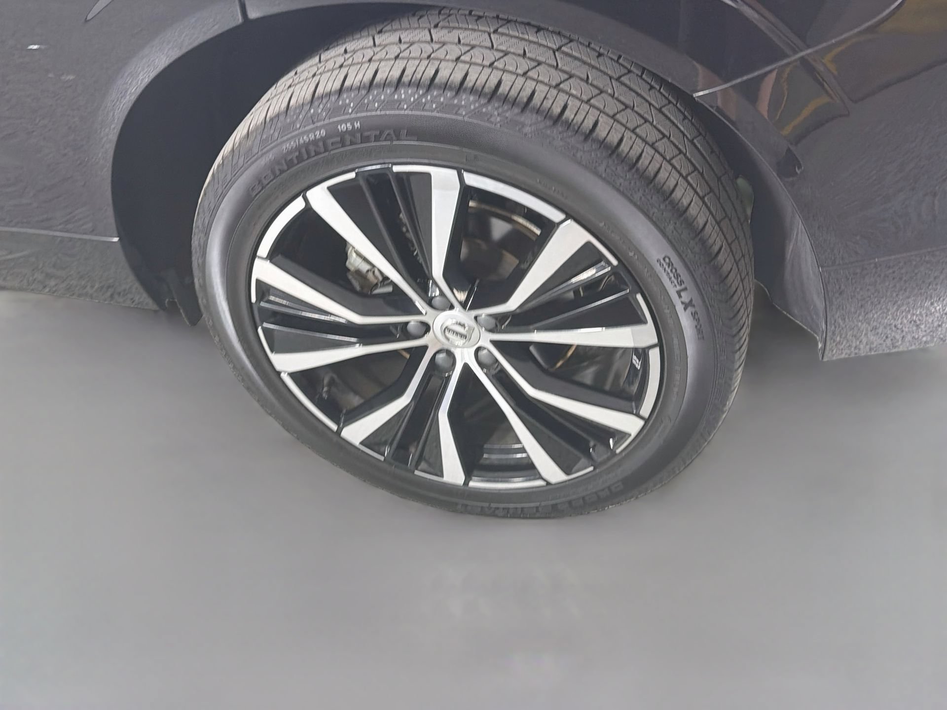 Certified 2024 Volvo XC60 B5 Plus AWD/4WD image 32