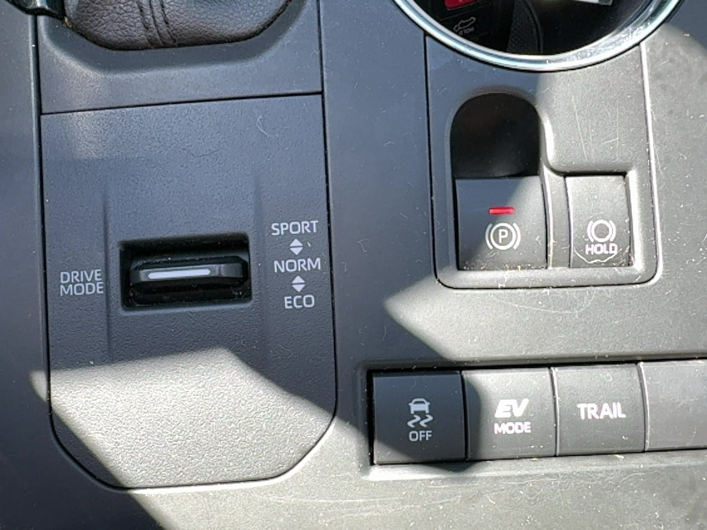 Used 2020 Toyota Highlander XLE AWD/4WD image 34