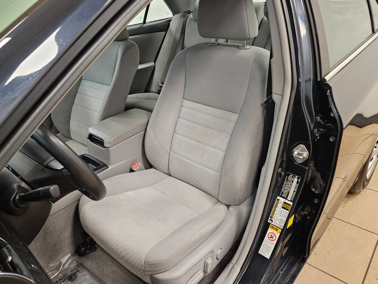 Used 2017 Toyota Camry LE image 32