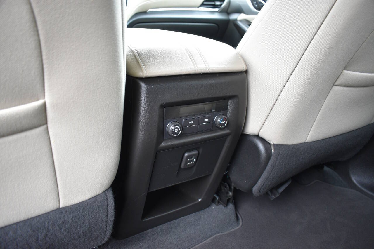 Used 2023 Chevrolet Traverse LT w/ LPO, Cargo Package AWD/4WD image 13