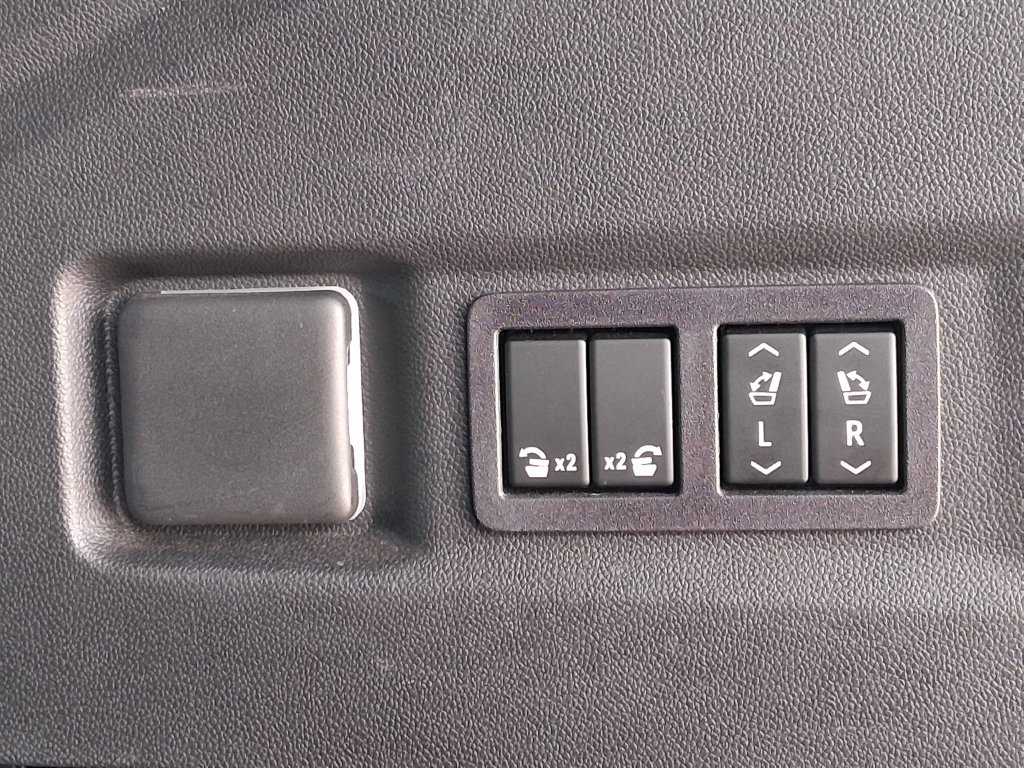 Used 2026 Chevrolet Tahoe RST w/ RST Capability Package AWD/4WD image 8