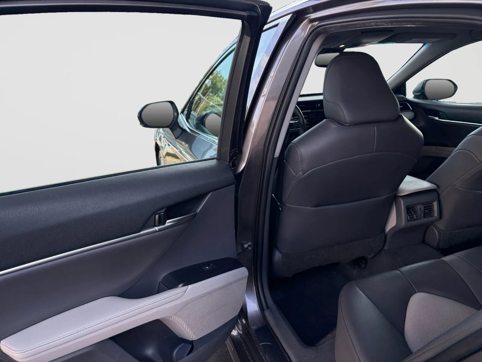 Used 2020 Toyota Camry XLE AWD/4WD image 14