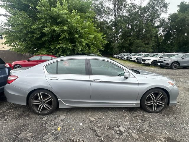 Used 2017 Honda Accord Touring image 5