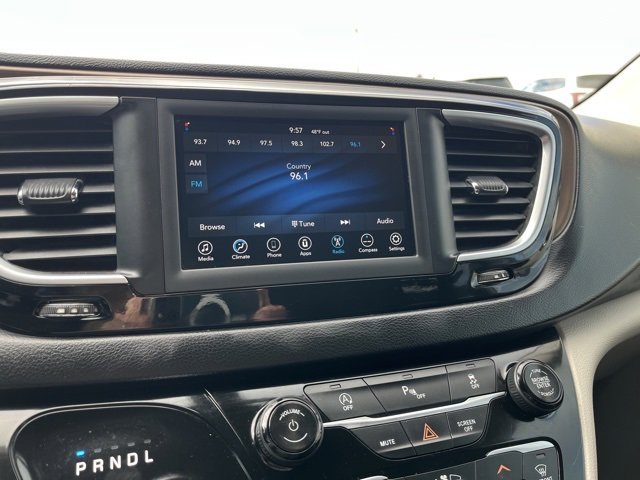 Used 2018 Chrysler Pacifica LX image 51