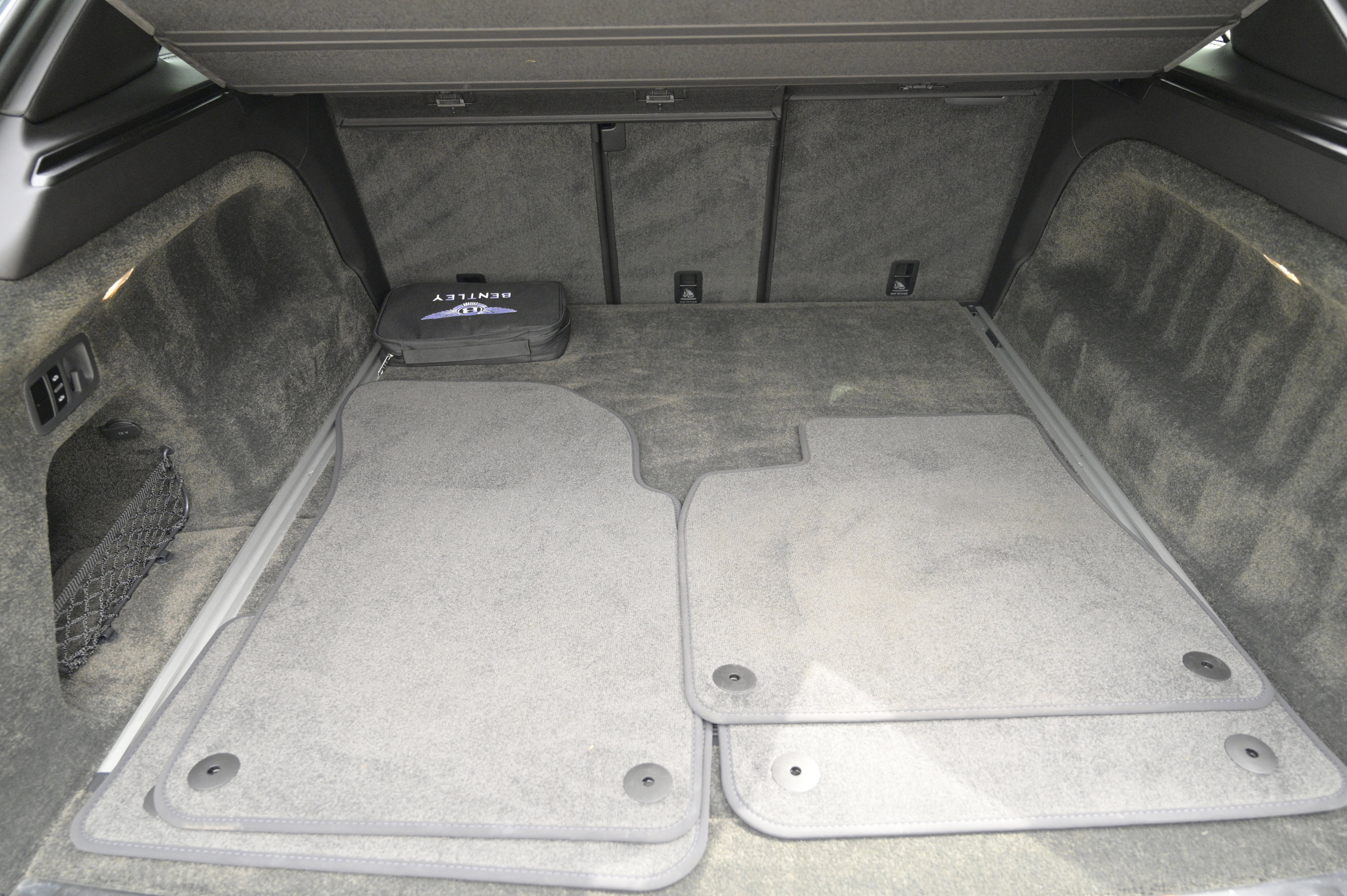 Used 2021 Bentley Bentayga image 44