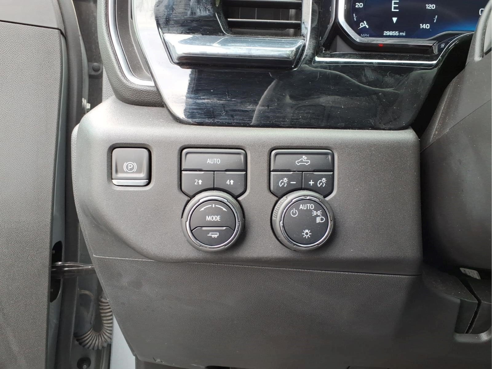 Used 2024 Chevrolet Silverado 1500 LT AWD/4WD image 9