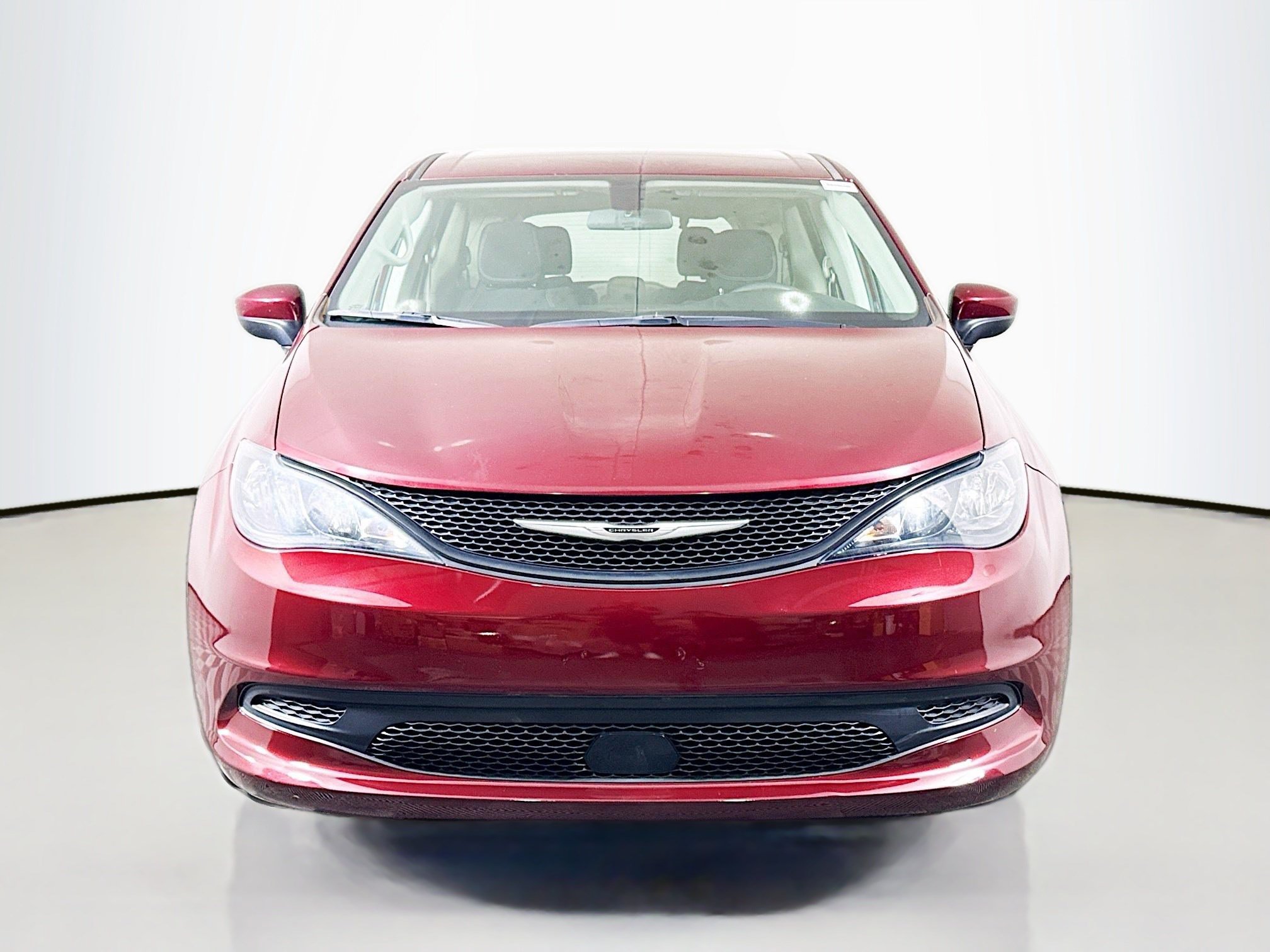 Used 2022 Chrysler Voyager LX FWD image 2