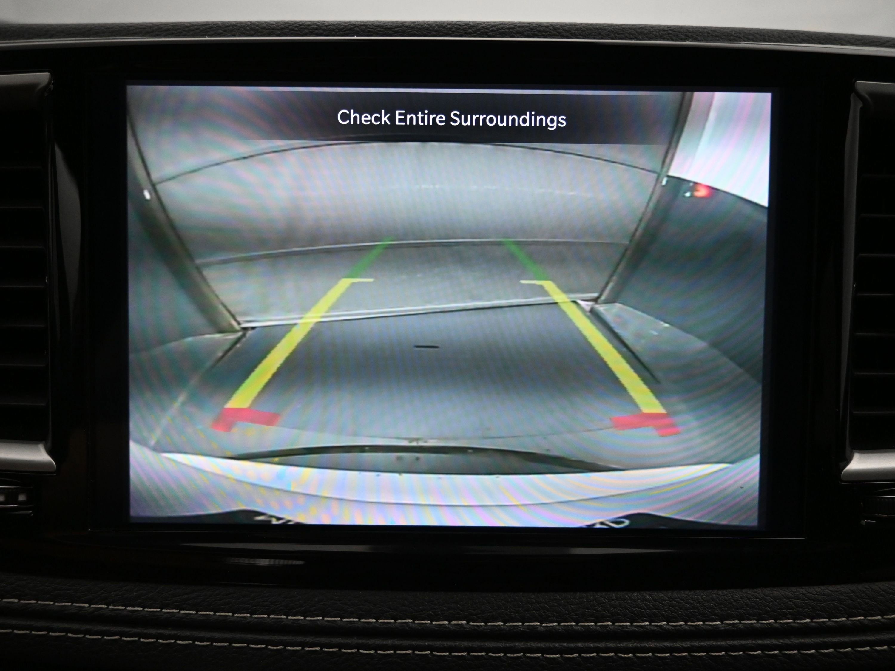 Used 2023 Chrysler Pacifica Touring FWD image 16