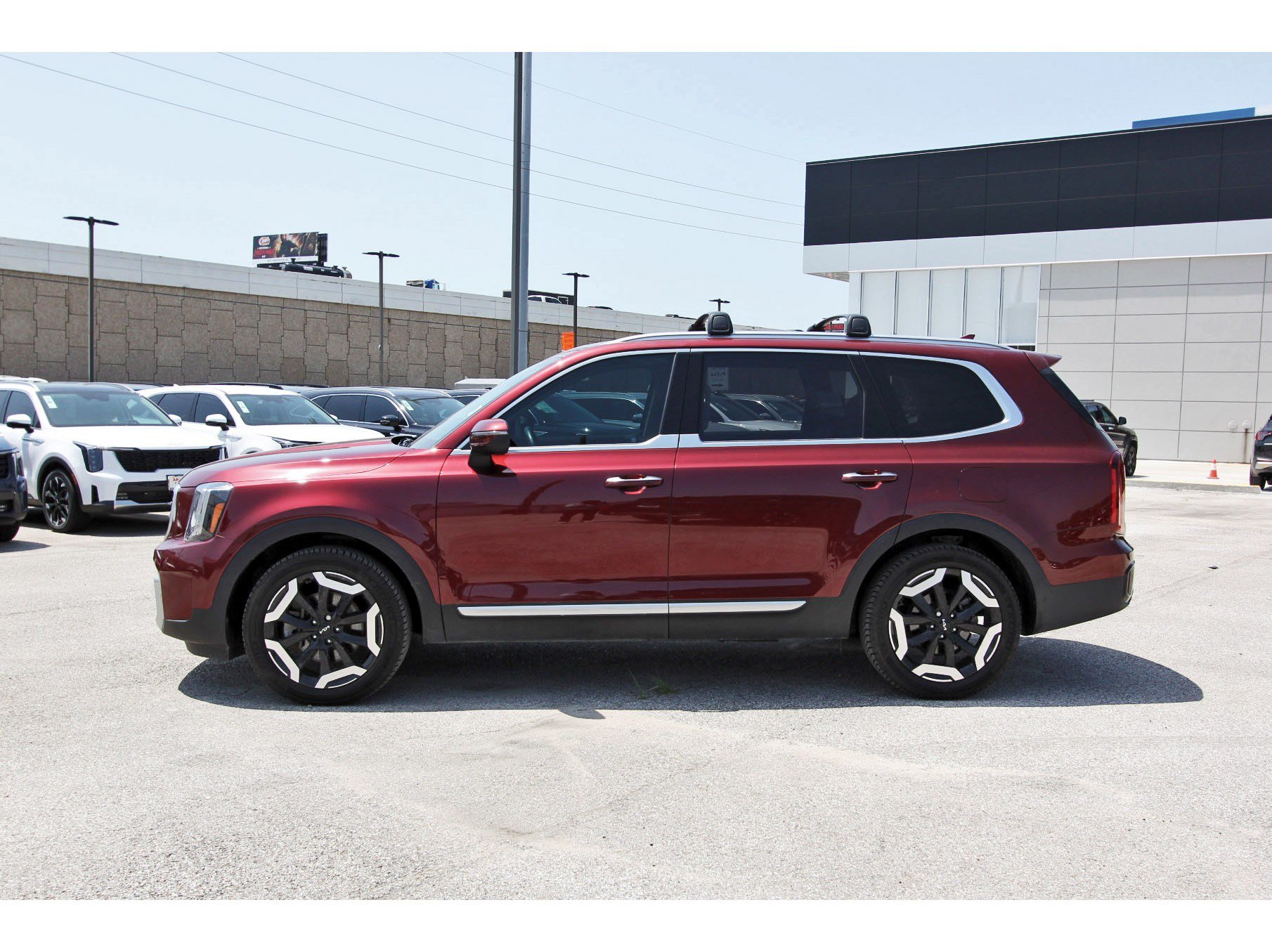 Certified 2023 Kia Telluride S w/ S Sunroof Package AWD/4WD image 6