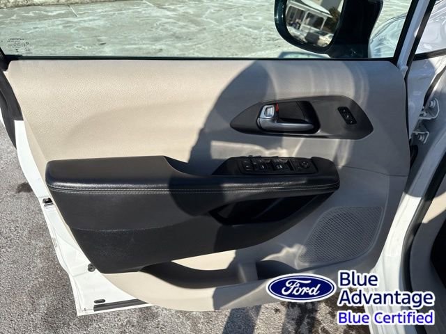 Used 2024 Chrysler Pacifica Touring-L image 14