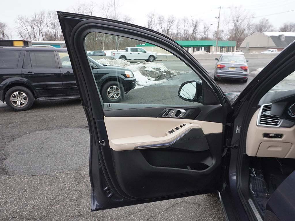Used 2022 BMW X5 xDrive40i w/ Premium Package AWD/4WD image 30
