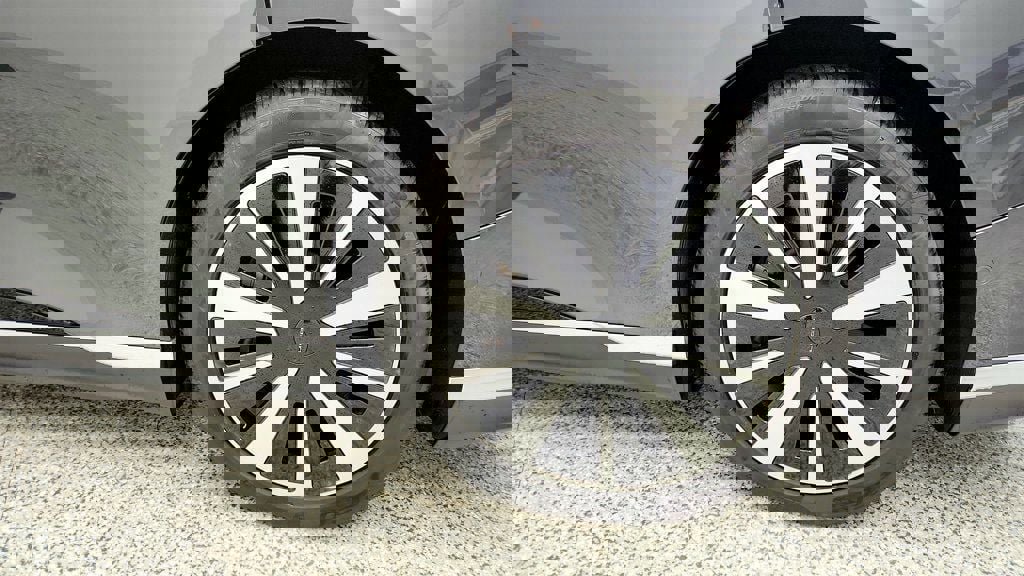 Used 2023 Lucid Air Touring image 9