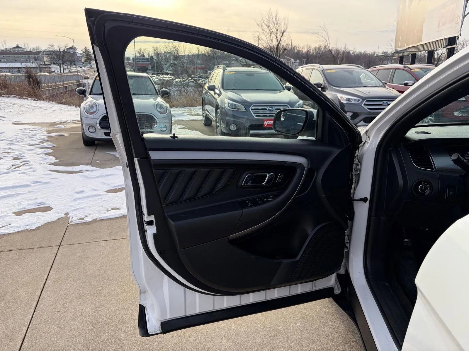 Used 2014 Ford Taurus SEL w/ Equipment Group 201A FWD image 10