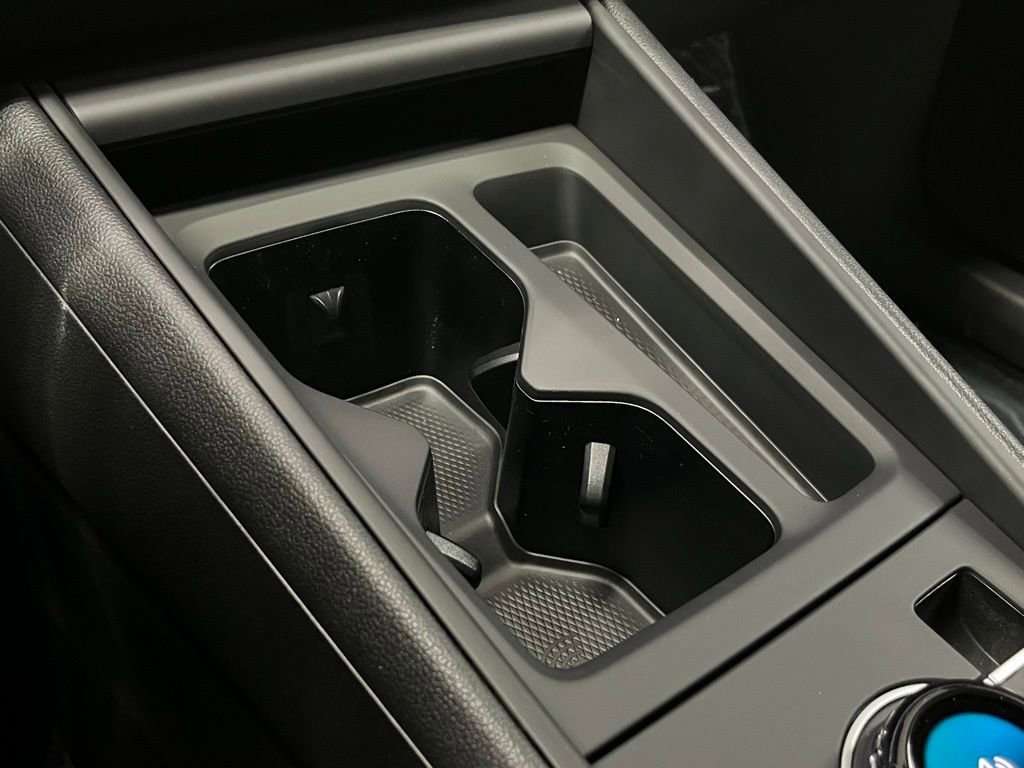 New 2025 Volkswagen Tiguan SE R-Line image 13