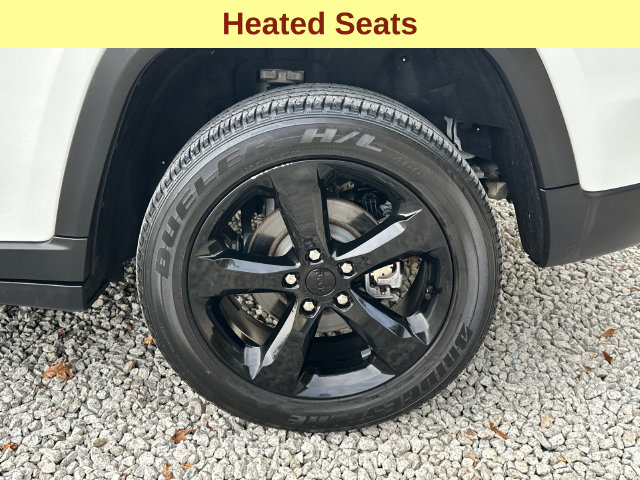 Used 2023 Jeep Grand Cherokee Altitude AWD/4WD image 9
