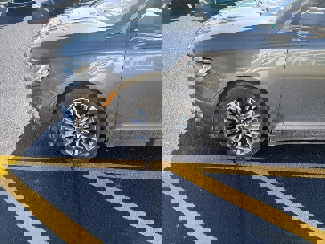 Used 2017 Lincoln MKZ Select image 10