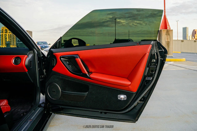 Used 2014 Nissan GT-R Premium w/ Premium Interior Package image 38