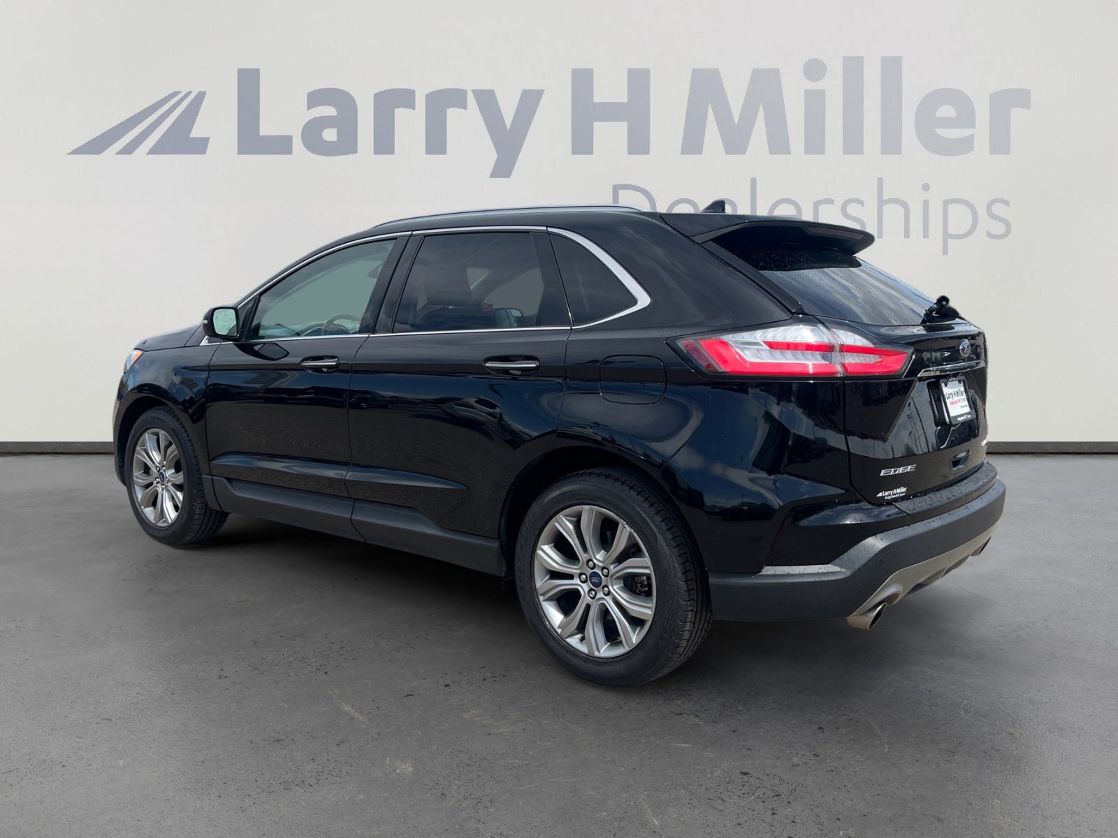 Used 2019 Ford Edge Titanium image 3