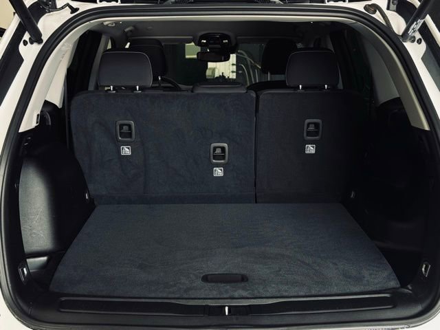 Used 2023 Jeep Grand Cherokee Laredo w/ Luxury Tech Group I image 9