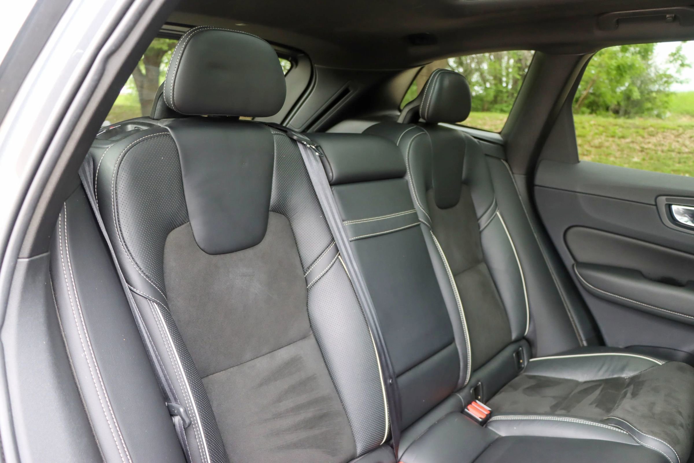 Used 2018 Volvo XC60 T5 R-Design w/ Convenience Package image 19