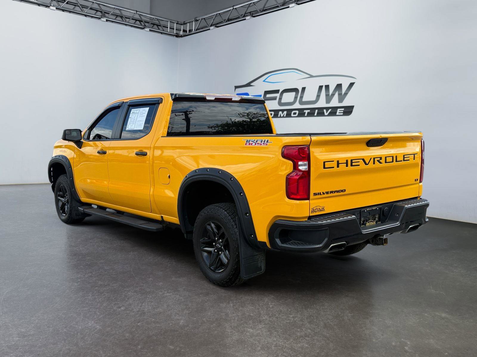 Used 2022 Chevrolet Silverado 1500 LT Trail Boss w/ LPO, Dark Essentials Package AWD/4WD image 5