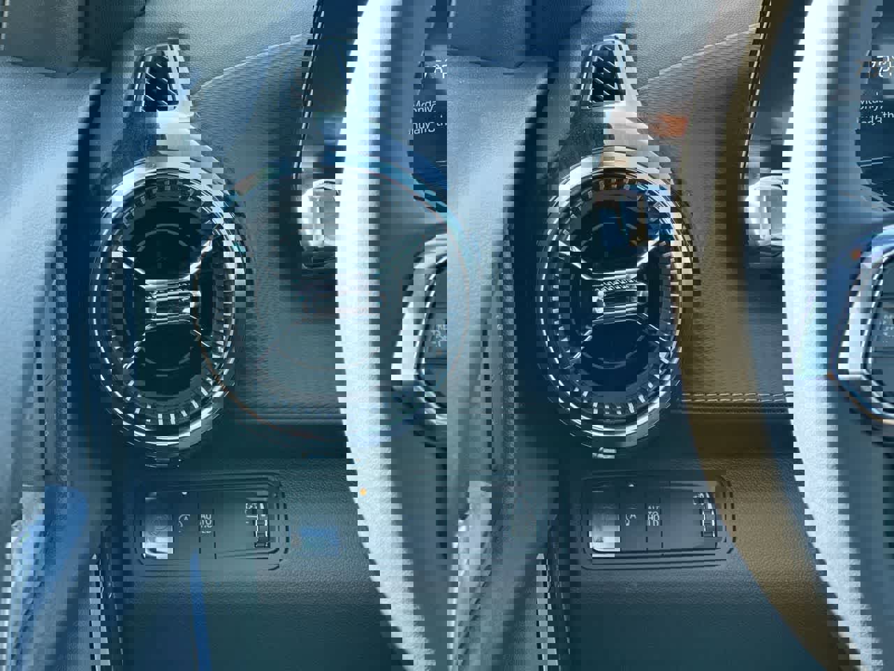 New 2025 Chevrolet Equinox LT image 18