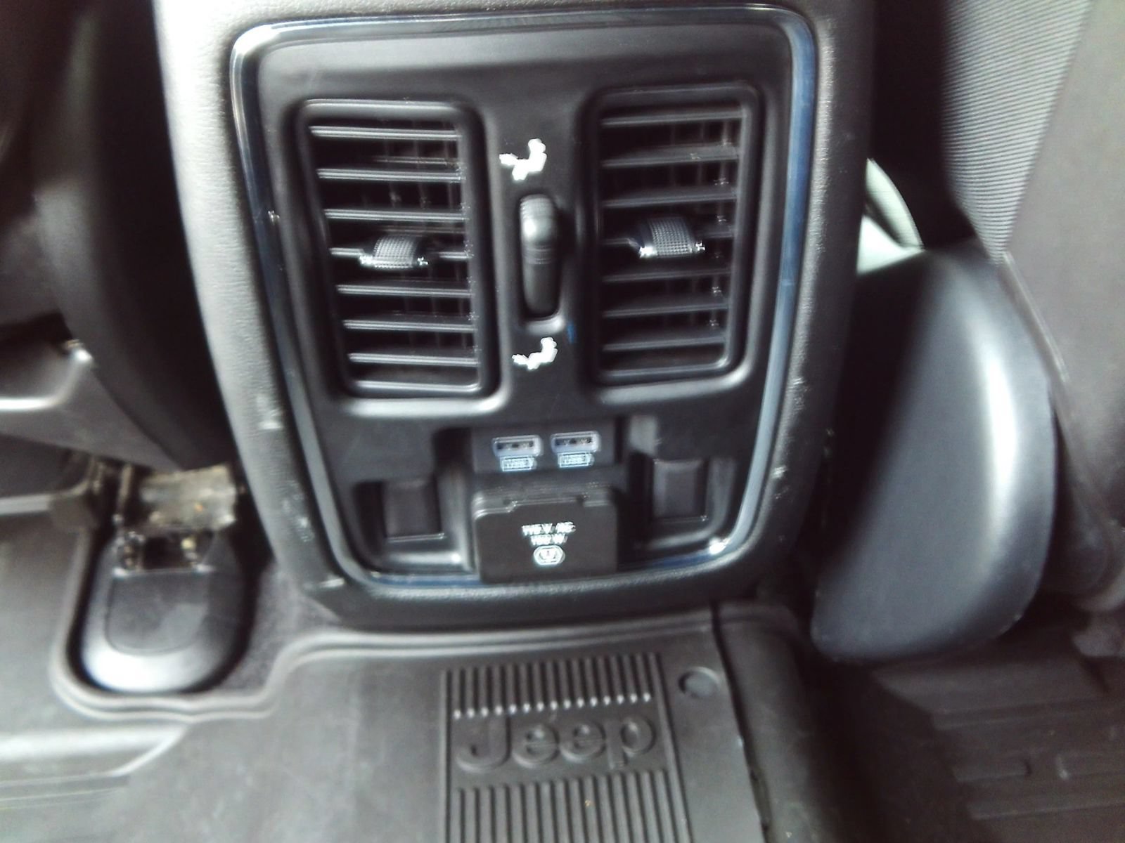 Used 2021 Jeep Grand Cherokee Limited AWD/4WD image 23