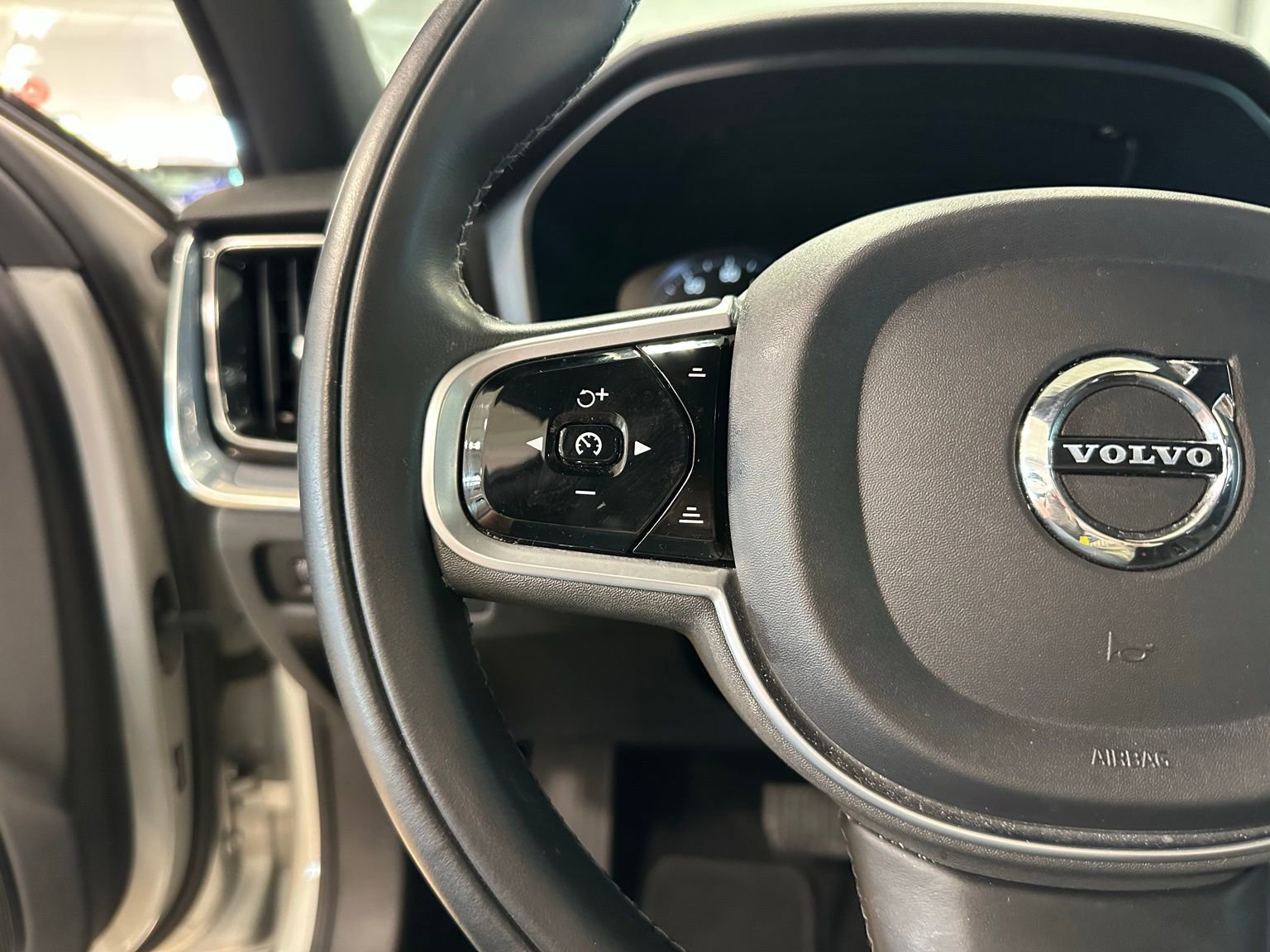 Used 2020 Volvo S60 T5 Momentum image 17