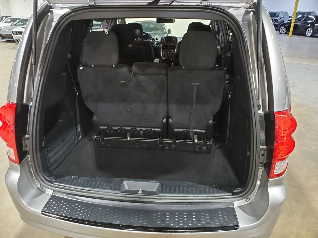Used 2016 Dodge Grand Caravan SE FWD image 40
