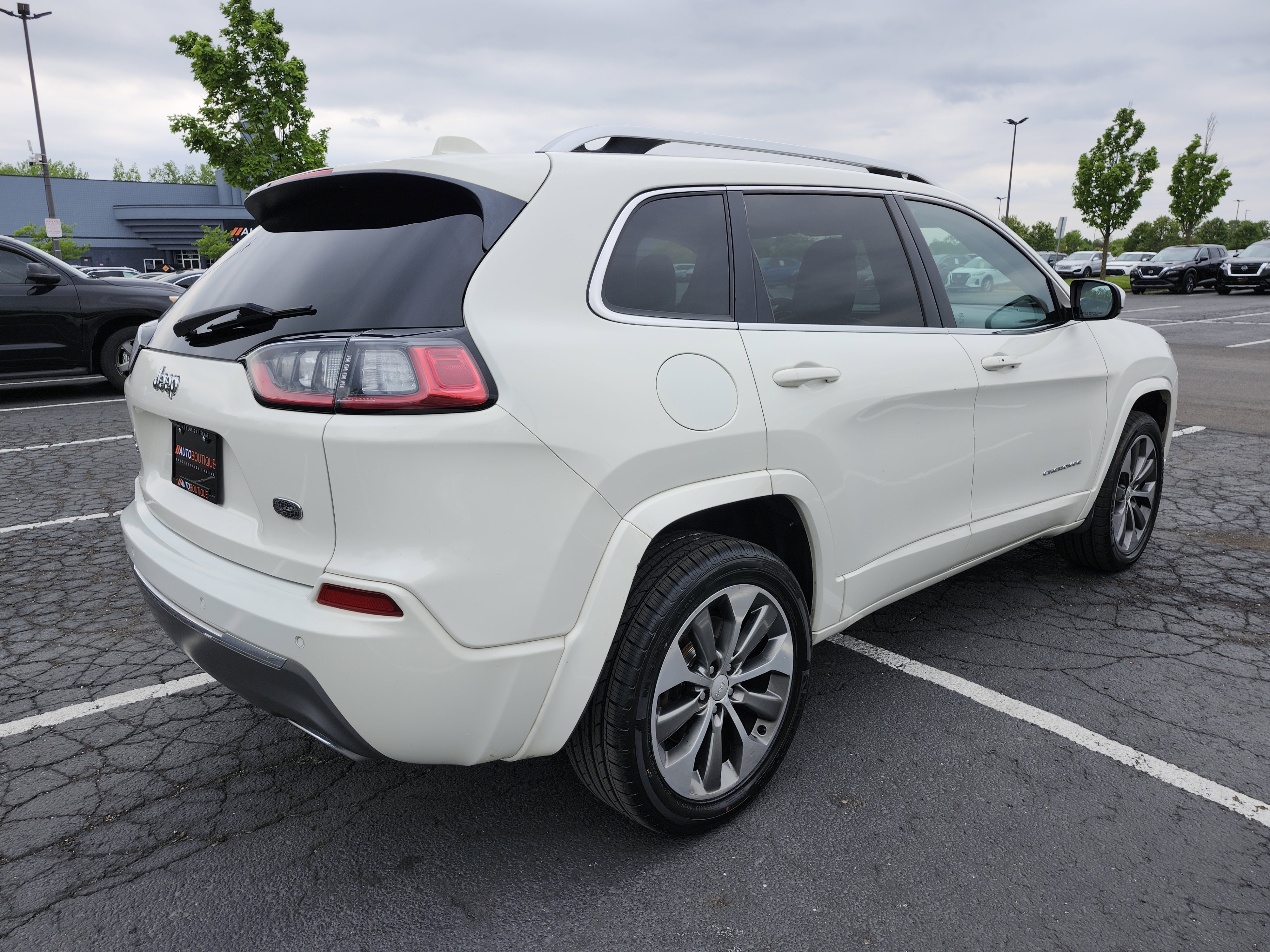 Used 2019 Jeep Cherokee Overland AWD/4WD image 17