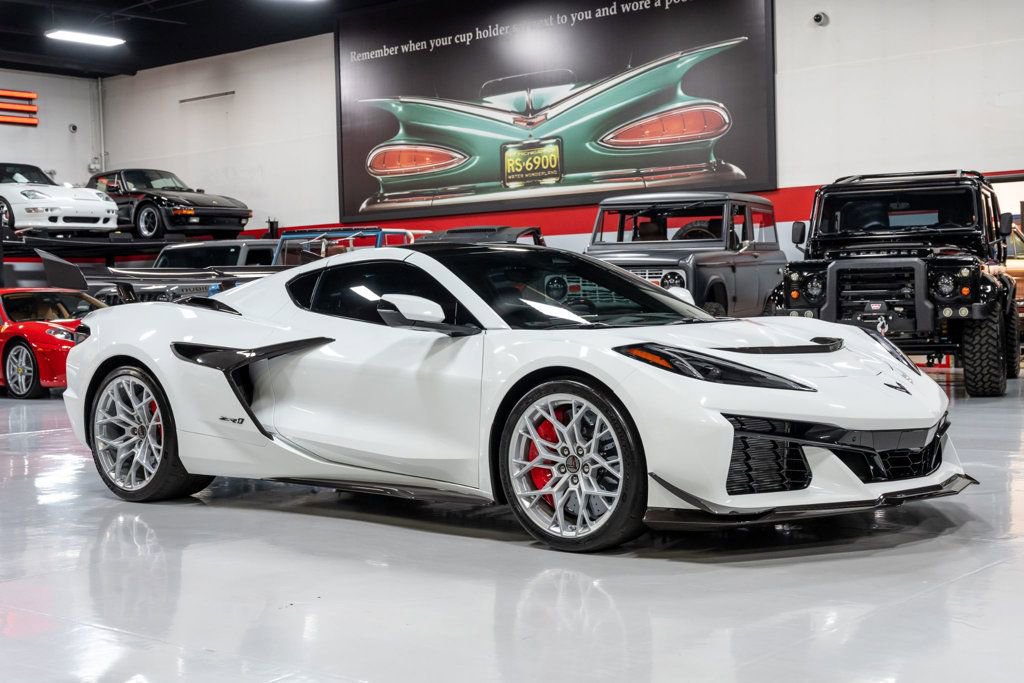 Used 2026 Chevrolet Corvette ZR1 w/ ZR1 Carbon Fiber Aero Package image 1