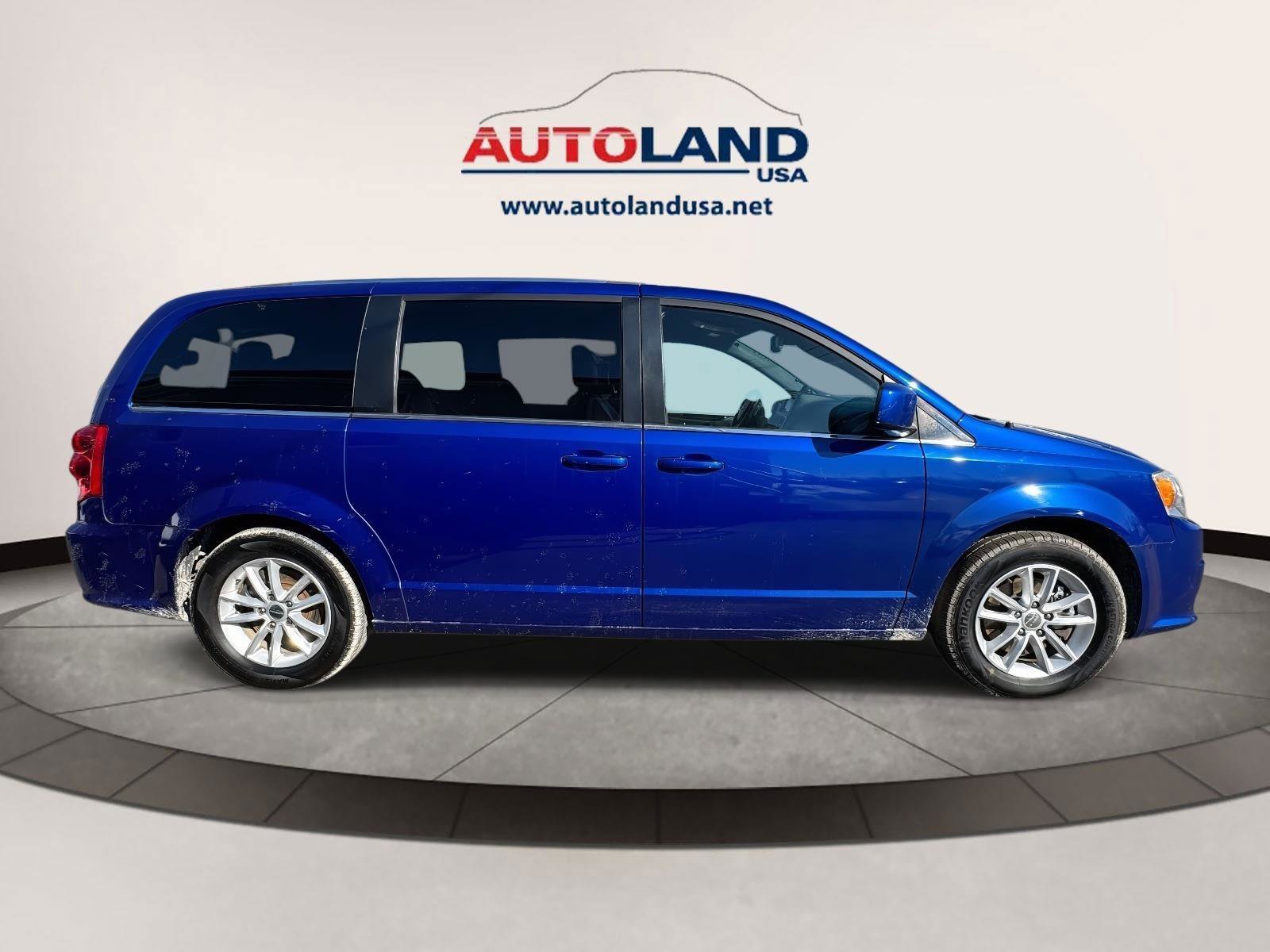 Used 2019 Dodge Grand Caravan SXT image 3