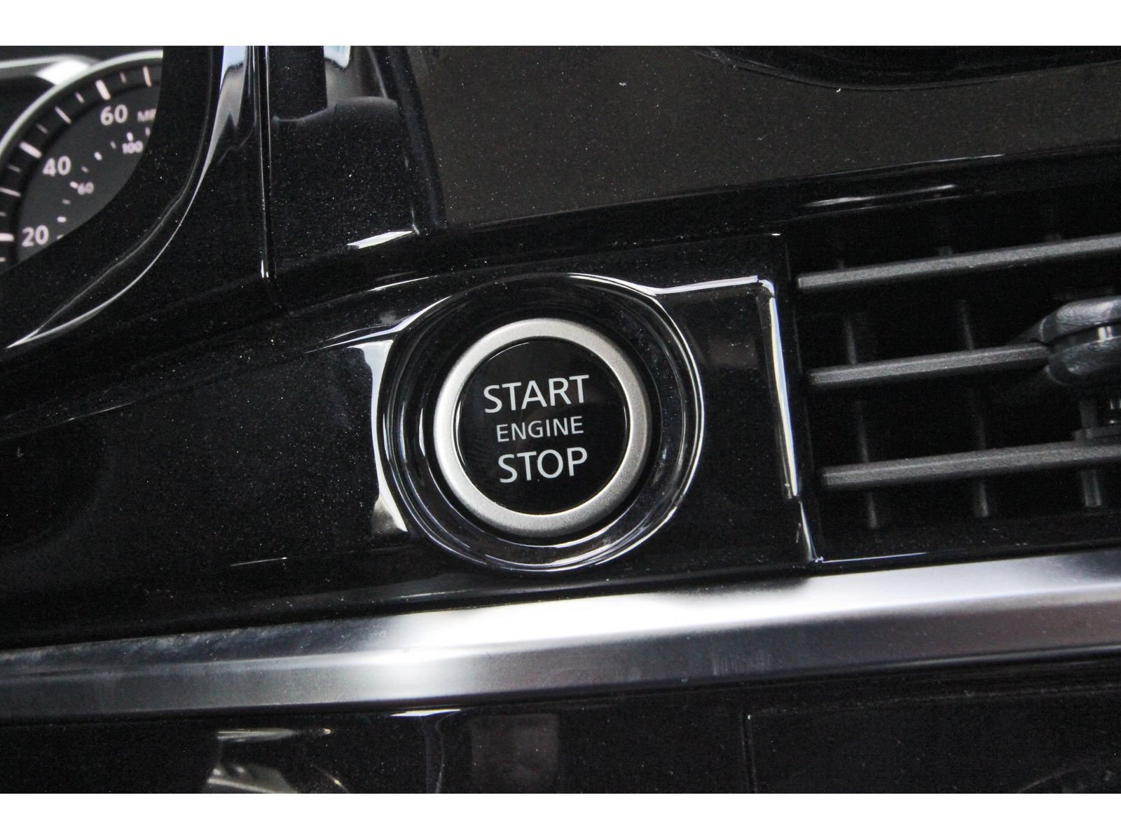 Used 2024 Nissan Pathfinder SV FWD image 29