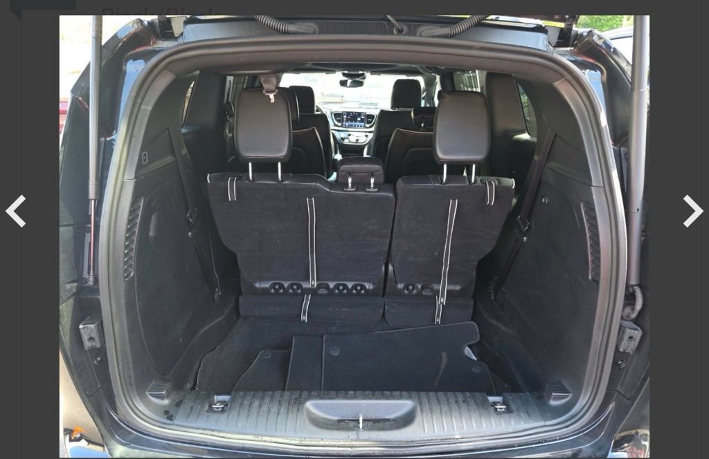 Used 2025 Chrysler Pacifica Limited FWD image 19