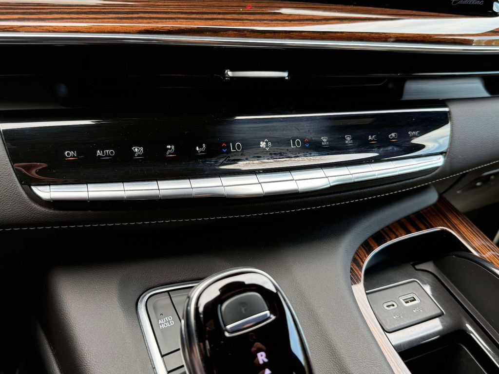 Used 2022 Cadillac Escalade Premium Luxury AWD/4WD image 28