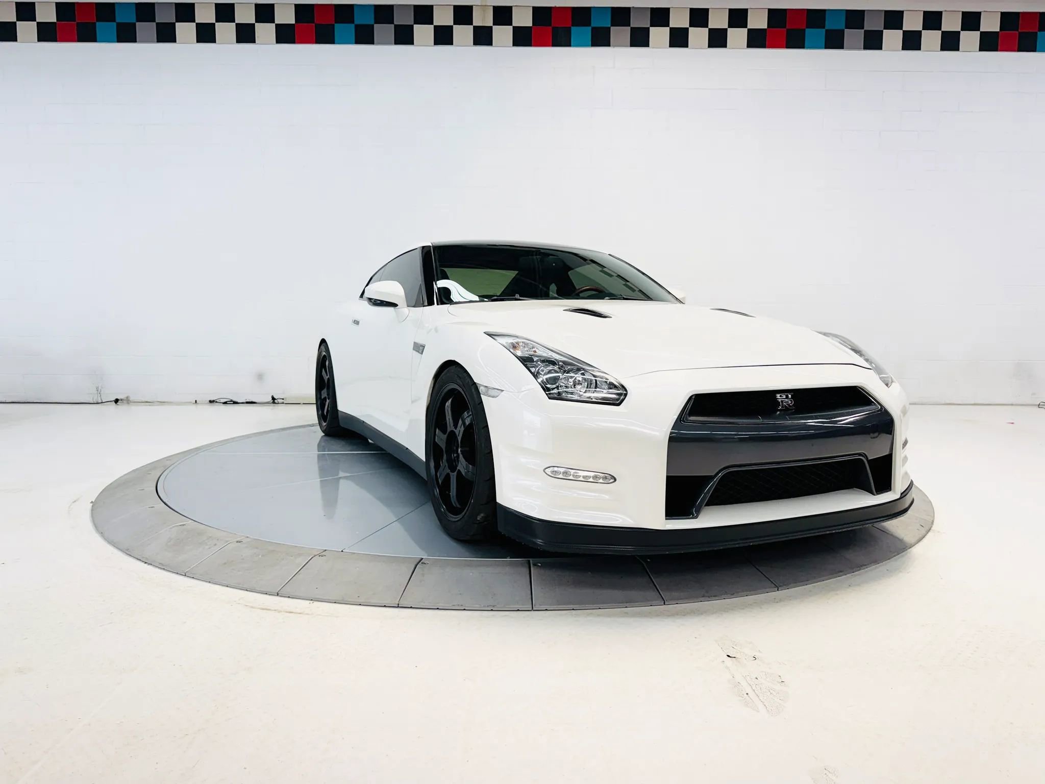 Used 2014 Nissan GT-R Black Edition AWD/4WD image 20