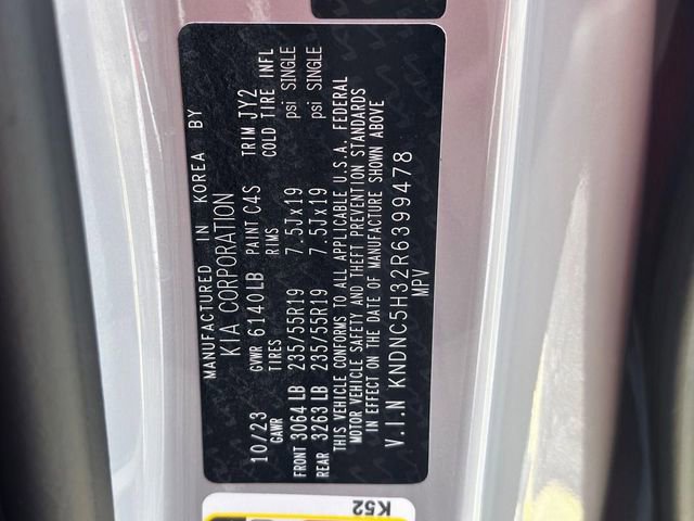 Used 2024 Kia Carnival EX image 32