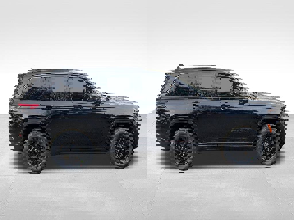 New 2026 Jeep Grand Cherokee Altitude image 2