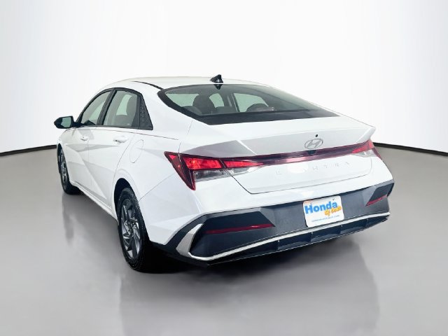 Used 2024 Hyundai Elantra SEL FWD image 7