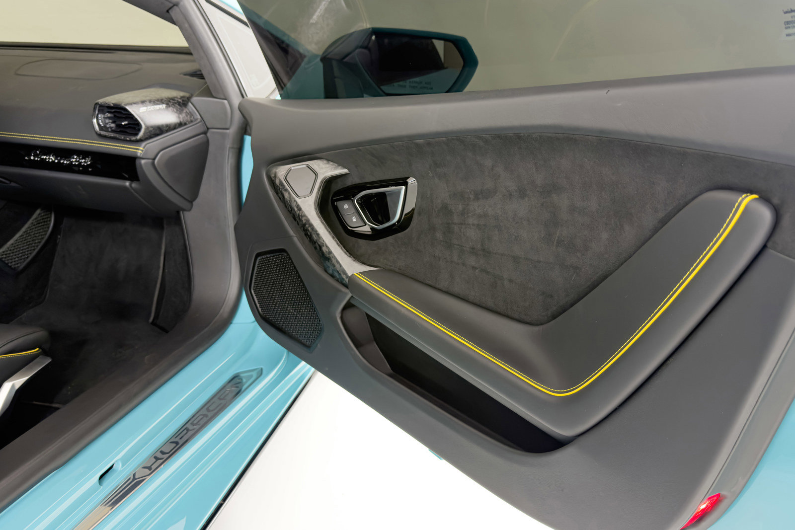 Used 2021 Lamborghini Huracan EVO image 27