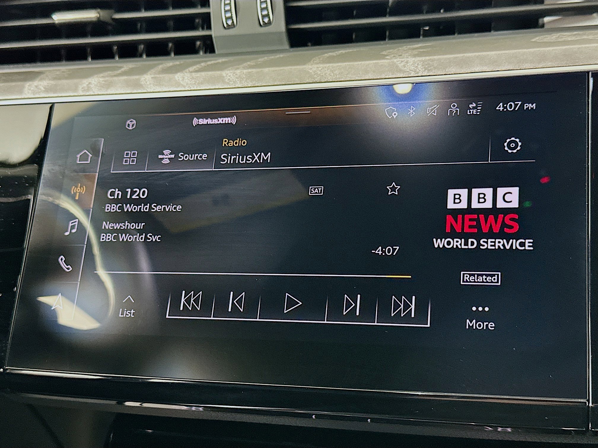 Used 2024 Audi Q8 e-tron Premium Plus w/ Premium Plus Package image 21