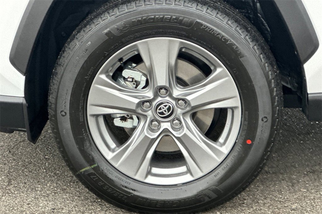 Used 2025 Toyota RAV4 XLE image 32