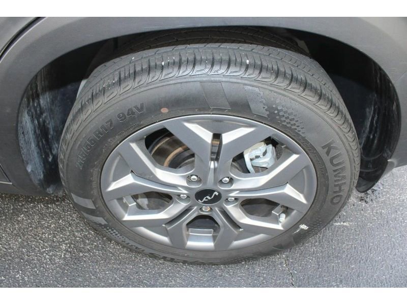 Used 2024 Kia Seltos LX image 9
