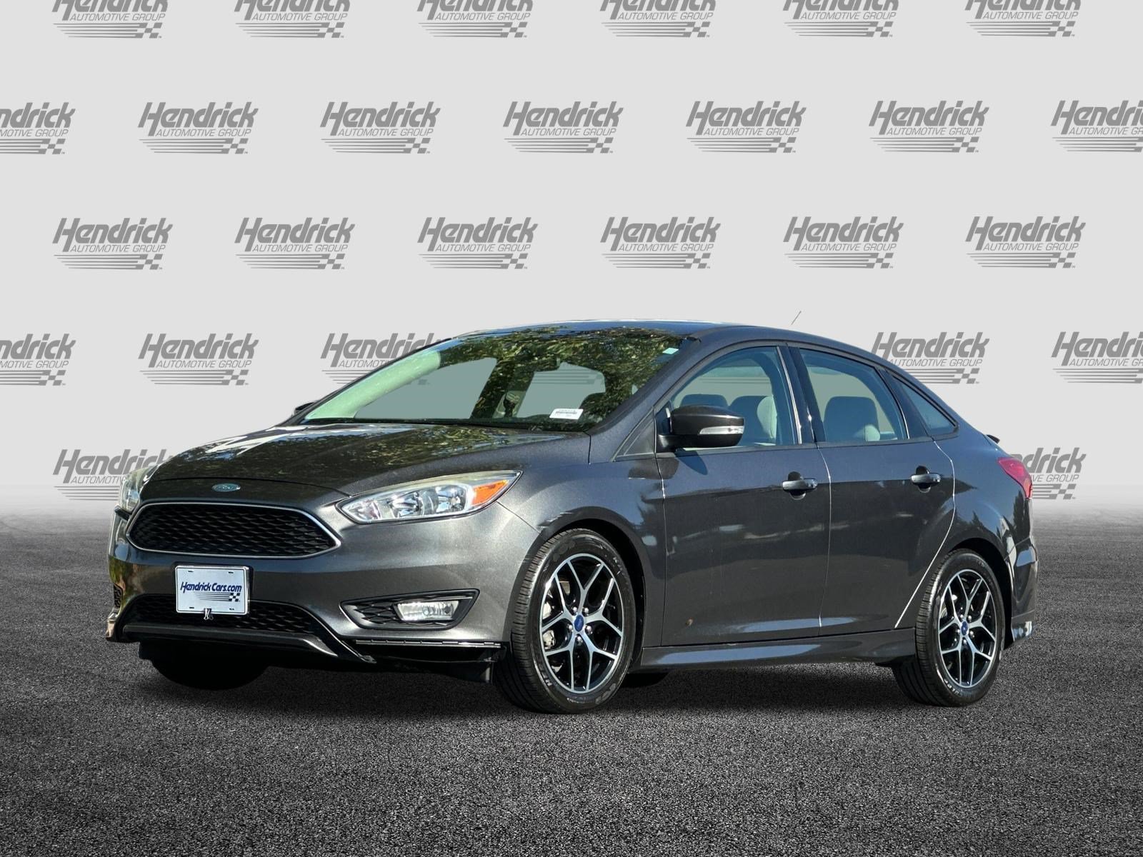 Used 2015 Ford Focus SE w/ SE Sport Package FWD image 9
