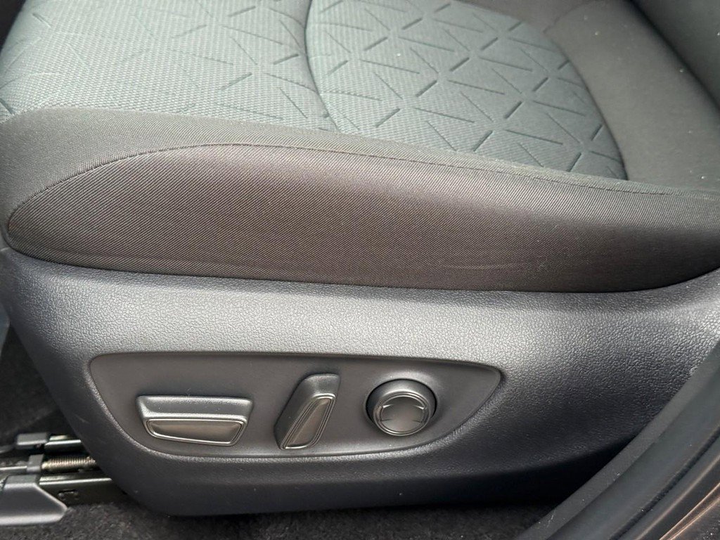 Used 2025 Toyota RAV4 XLE w/ Convenience Package FWD image 20