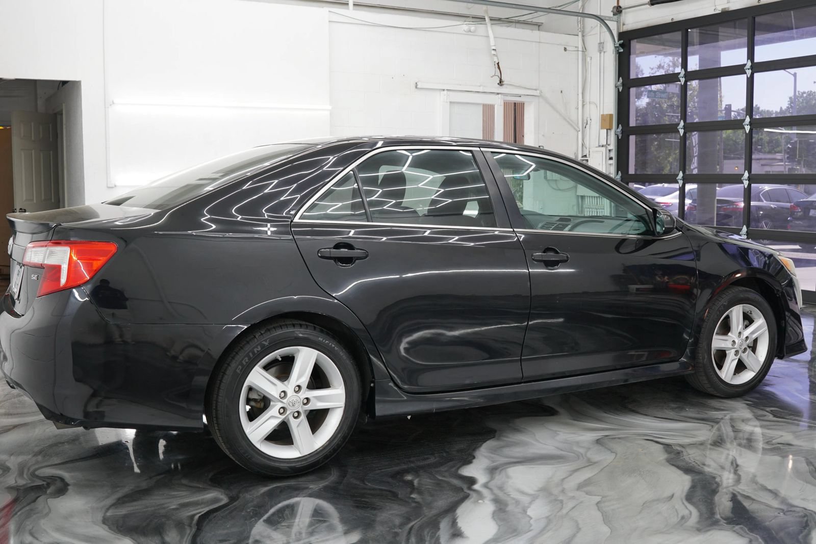 Used 2013 Toyota Camry SE FWD image 7